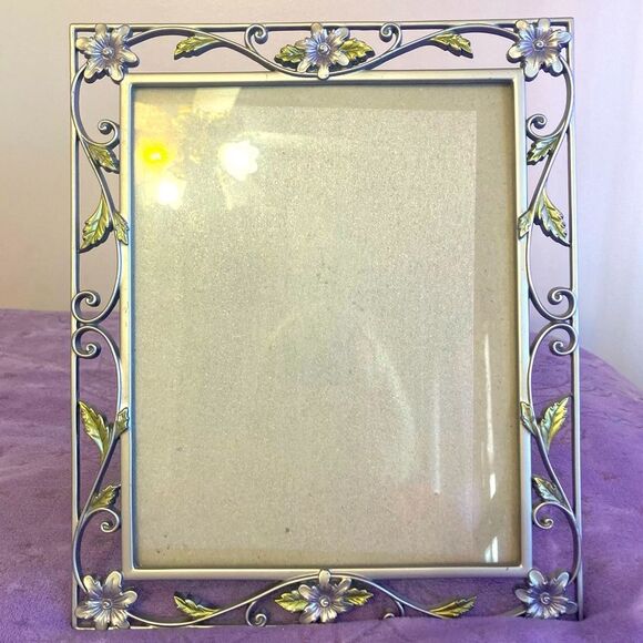 DECOREL VINTAGE 8X10 SILVER PHOTO FRAME - Picture 1 of 7